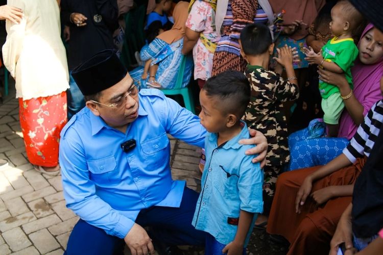 Aminuddin bersama RSIA Amanah juga menggelar program khitan massal gratis. 