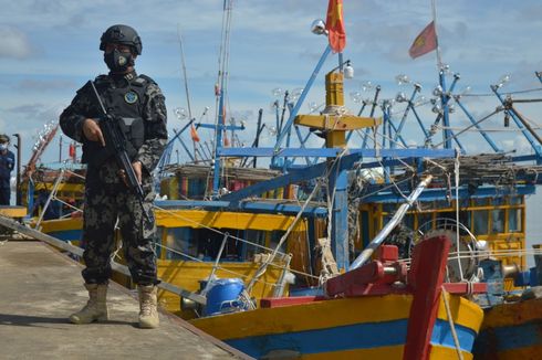 6 Kapal Pencuri Cumi Berbendera Vietnam Ditangkap di Laut Natuna