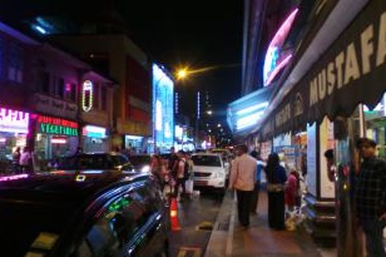 Salah satu sudut pusat perbelanjaan Mustafa Centre, Little India, Singapura.