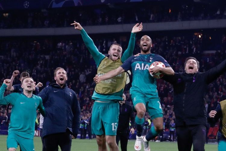 Harry Kane dkk merayakan keberhasilan lolos ke final Liga Champions seusai laga Ajax Amsterdam vs Tottenham Hotspur di Johan Cruijff Arena, 8 Mei 2019. 