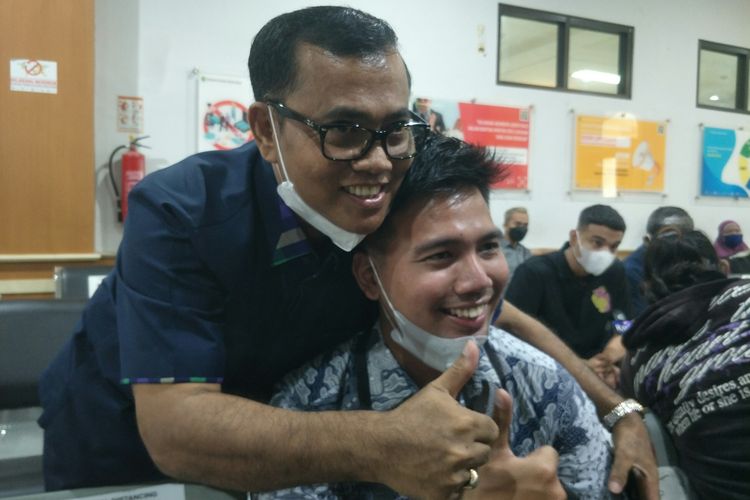 Ayah Bibi Andriansyah, Faisal didampingi putra keduanya, Frans dalam sidang ketiga penetapan hak perwalian Gala Sky, Rabu (12/1/2022) di Oengadilan Agama Jakarta Barat.