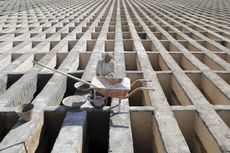 Kuburan Terbesar Iran Kewalahan Tampung Lonjakan Jumlah Jenazah akibat Covid-19