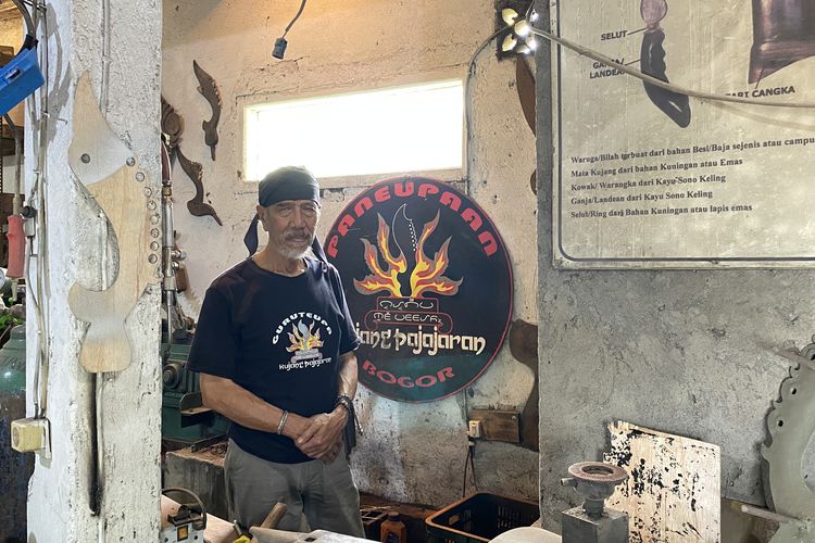 Abah Wahyu, Paneupaan Kujang Pajajaran