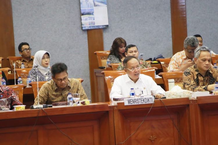 Menristekdikti dalam Rapat Kerja Kemenristekdikti dengan Komisi X DPR RI, Senin (17/6/2019).