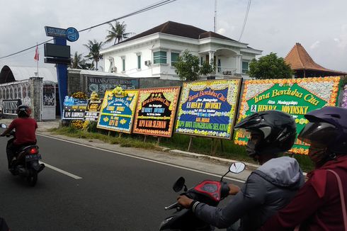 Permintaan Sang Ibu, Jenazah Staf KPU Yahukimo Dimakamkan di Yogyakarta