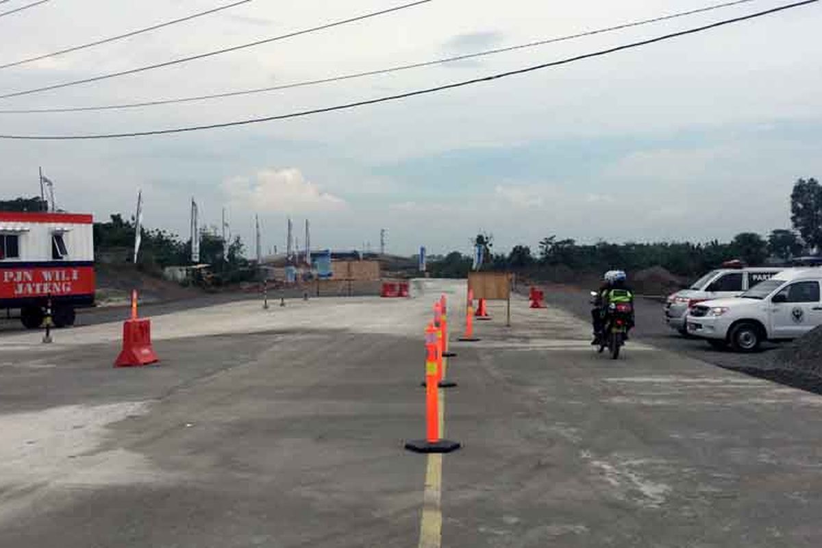 Kondisi pintu keluar Gandulan di Jalan Tol Brebes (Kaligangsa) - Gringsing (Batang), Jumat (23/6/2017).