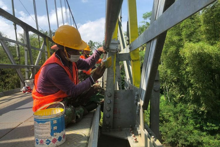 Program Padat Karya Tunai (PKT).