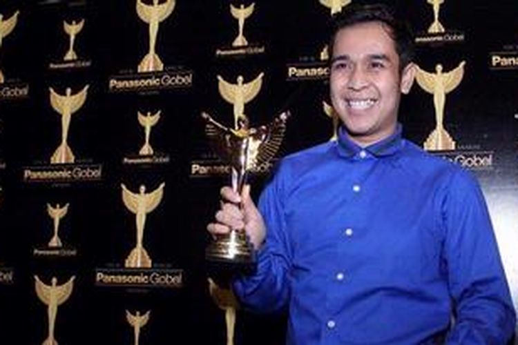 Presenter dan artis komedi Olga Syahputra meraih penghargaan Komedian Terfavorit dalam Panasonic Gobel Awards 2013 atau yang ke-16, di Plenary Hall, Jakarta Convention Center, Sabtu (30/3/2013) malam.