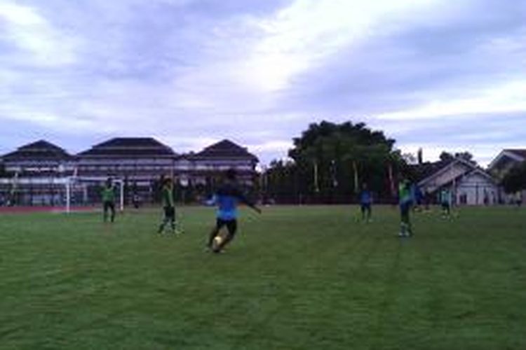 Timnas U23 saat mengelar latihan di UNY