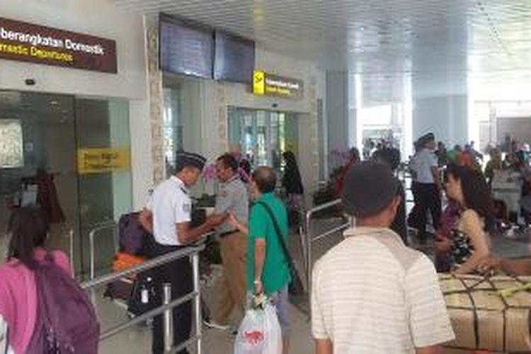 Bandara dibuka, calon penumoang siap berangkat kecuali ke Lombok. 