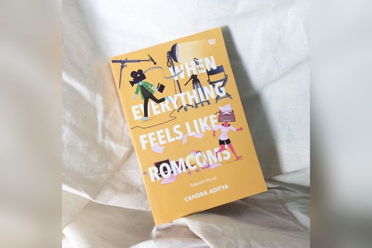 Novel When Everything Feels Like Romcoms karya terbaru Candra Aditya yang diterbitkan Kepustakaan Populer Gramedia. 