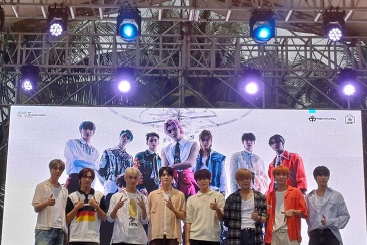 Jumpa pers NCT 127 di Fast Check Face To Face Album Sign Event in Jakarta, di Sunset Beach, Beach City International Stadium, Ancol, Jakarta Utara pada Jumat (8/12/2023). 