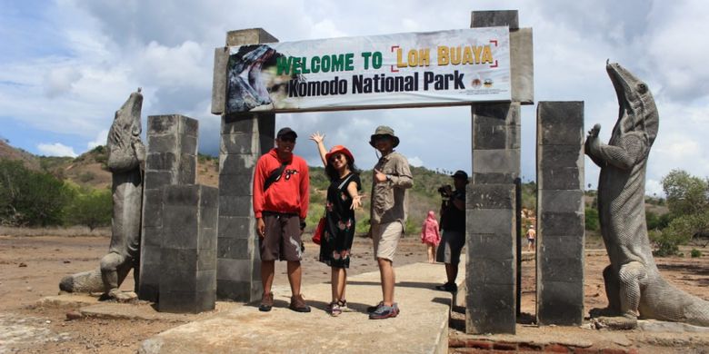 Pemenang Pegipegi Yuk! Jelajah Indonesiamu saat berfotomemasuki TN Komodo, Manggarai, Nusa Tenggara Timur, Jumat (30/11/2018).