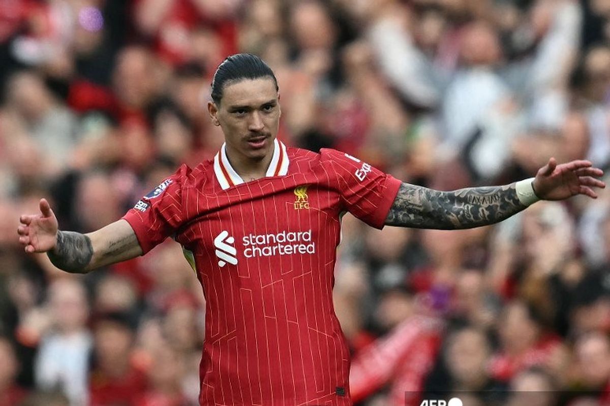 Striker Liverpool asal Uruguay #09 Darwin Nunez merayakan gol penyeimbang dalam pertandingan sepak bola Liga Primer Inggris antara Liverpool dan Southampton di Anfield di Liverpool, Inggris barat laut pada 8 Maret 2025.