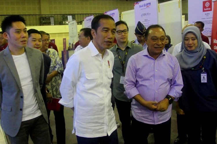 Presiden Joko Widodo bersama Direktur Utama BTN Maryono pada acara Digital Startup Connect.