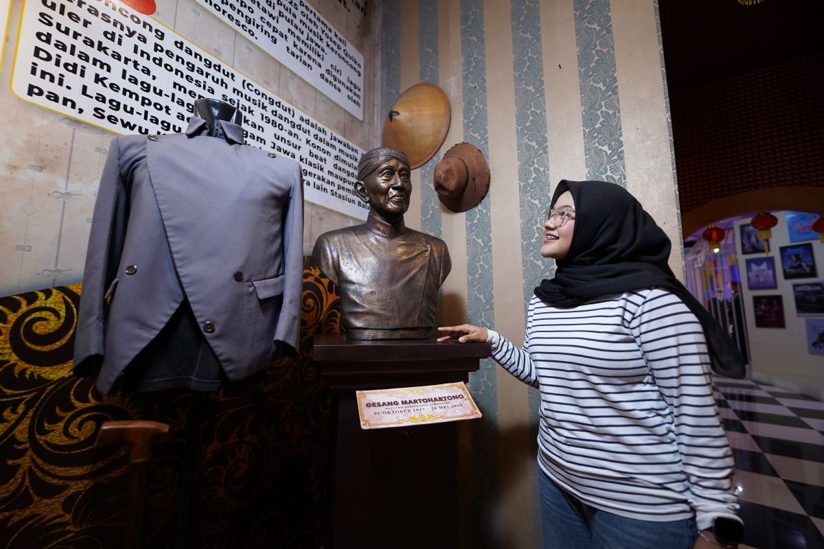 Spot Gesang, Museum Musik Dunia, Jatim Park 3 mengenalkan sosok Gesang, maestro keroncong Indonesia sekaligus pencipta lagu Bengawan Solo, melalui sejumlah koleksi dan informasi sejarah.