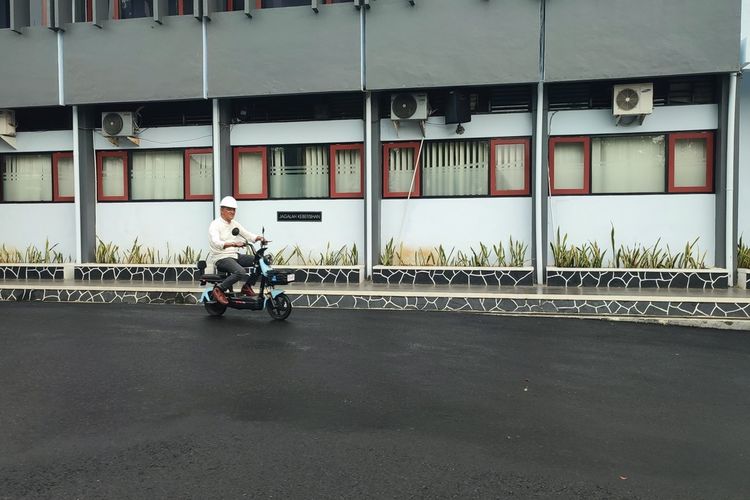 Ciamis Mulai Terapkan WFH ASN, Pejabat Ngantor Pakai Sepeda Listrik