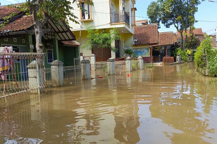 Banjir di Bandung. Warga hampir setiap hari tergenang banjir. 