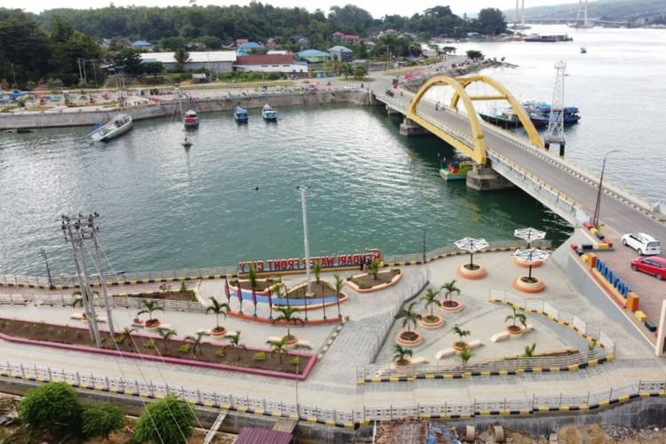 Pelabuhan Bungkutoko Kendari atau juga dikenal dengan Pelabuhan Kendari Sulawesi Tenggara adalah pelabuhan penting yang bakal menggantikan pelabuhan lama di Kota Kendari. Selain itu, ada layanan kapal penumpang dari Pelabuhan Pelni Kendari menuju Wanci.
