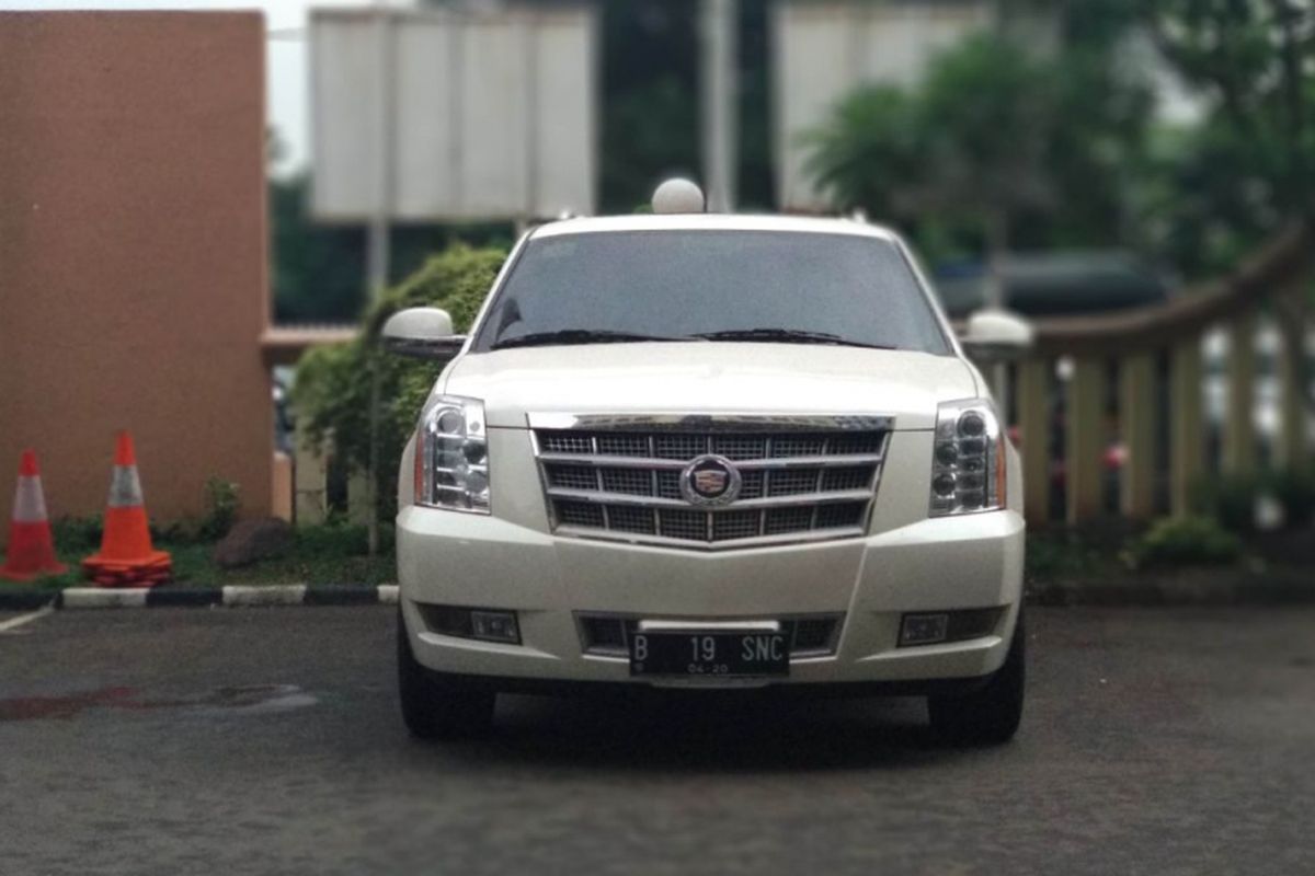 Mobil Cadillac Escalade ESV yang digunakan untuk menyeret polisi di Matraman, Jakarta Timur, Selasa (23/1/2018)