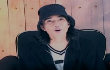 Penampilan Duta, vokalis Sheila 0n 7 dalam video klip lagu Kita yang dirilis tahun 1999.
