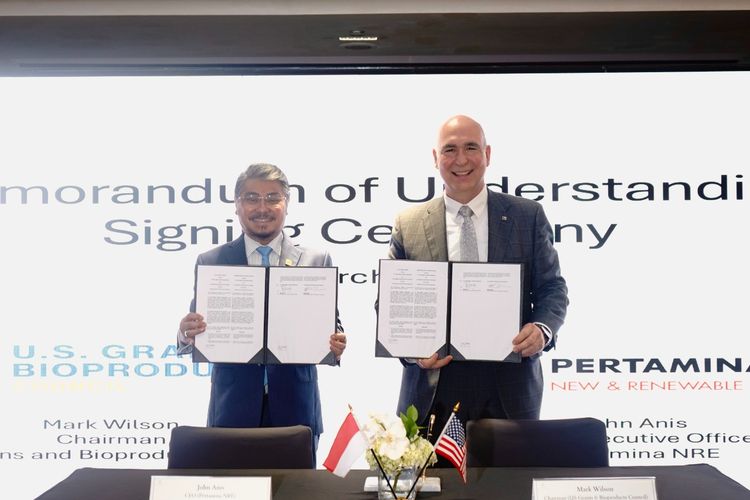 Penandatanganan nota kesepahaman antara Pertamina NRE dan US Grains & BioProducts Council untuk pengembangan bioetanol sebagai bagian dari strategi transisi energi di Jakarta, Jumat (3/4/2026).