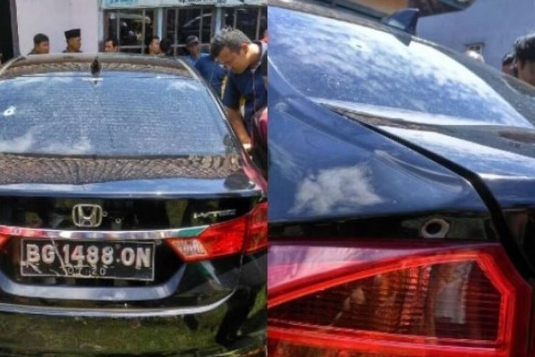 Mobil berisi satu rombongan keluarga yang sedang melintas yang ditembaki oleh oknum diduga polisi di Kota Lubuklinggau, Sumatera Selatan, Selasa (18/4/2017).