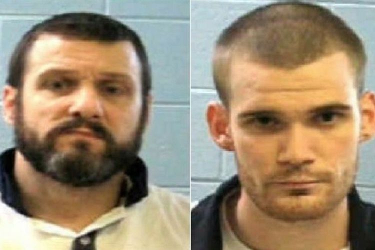 Lembaga Pemasyarakatan Georgia menggunggah sebuah foto berisi wajah dua narapidana Donnie Russell Rowe (43) dan Ricky Dubose (24), yang kini diburu aparat setelah membunuh dua sipir penjara, di Putnam County, Selasa (13/6/2017).  