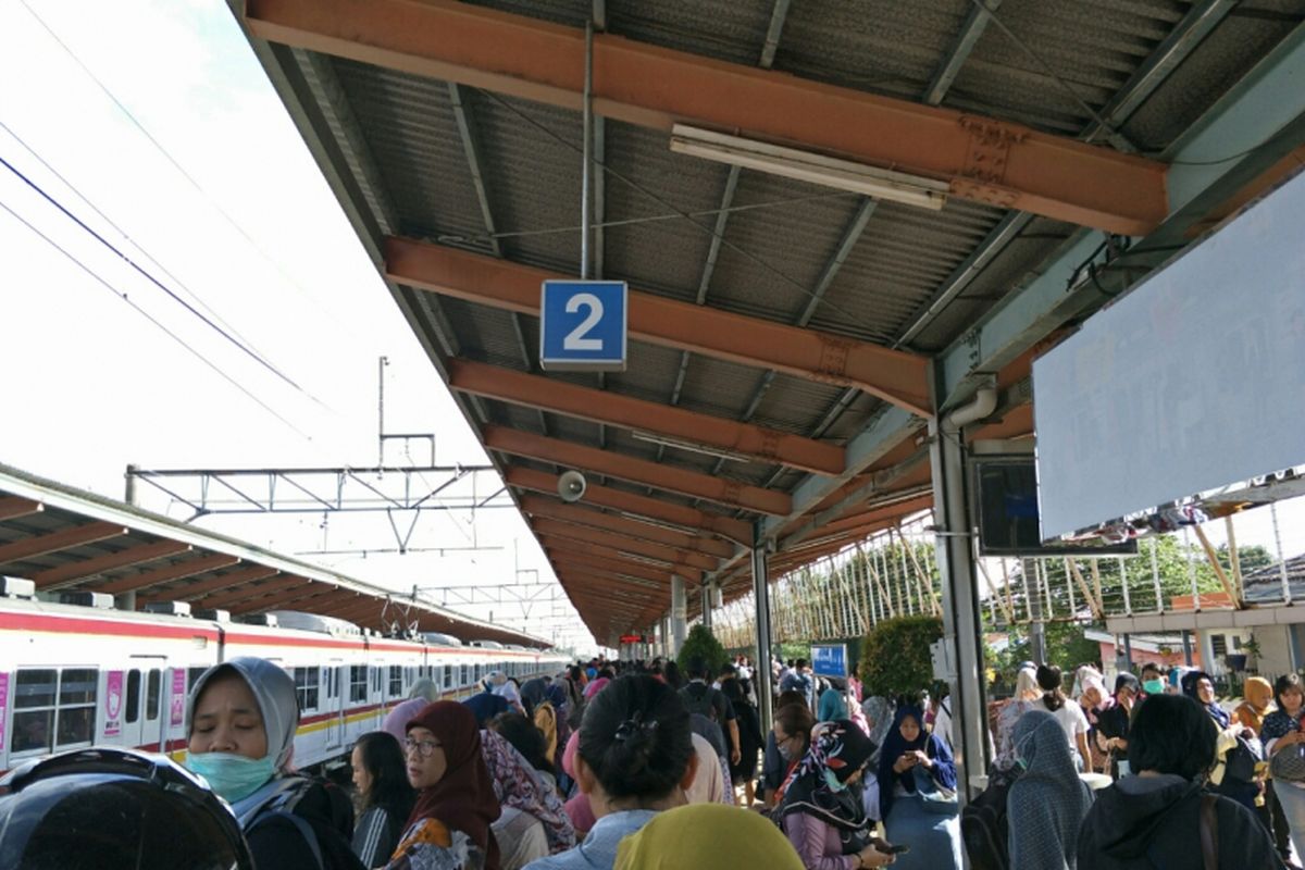 Stasiun Depok, Senin (11/3/2019).