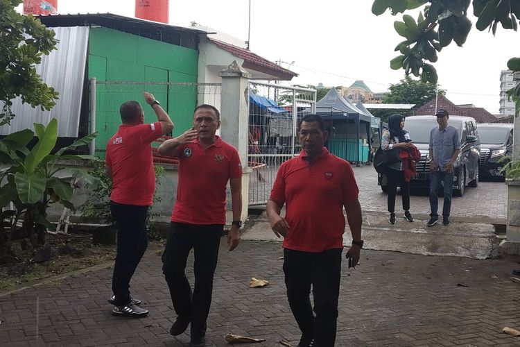 Ketua Umum PSSI, Mochammad Iriawan atau Iwan Bule meninjau lapangan pendukung latihan Piala Dunia U-20 di Kotta Barat, Solo, Jawa Tengah, Sabtu (8/2/2020).