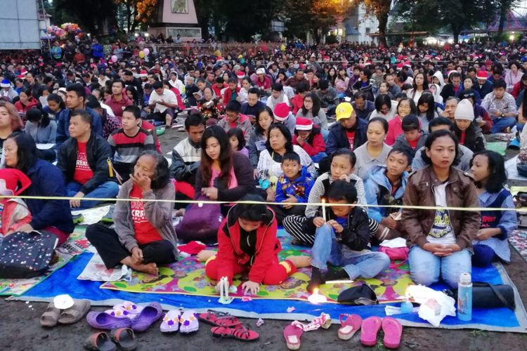 Natal 2018 meriah di lapangan Pancasila, Kota Salatiga. Kerja sama gereja-gereja se-Salatiga kembali menyelenggarakan tradisi ini. Ribuan orang hadir di acara ini. 