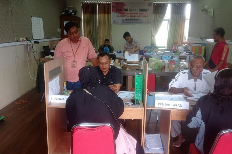 Peserta pengawas TPS di Kantor Bawaslu Kota Semarang, Jawa Tengah. 