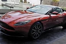 Pesan Aston Martin DB11, Dikirim Tahun Depan