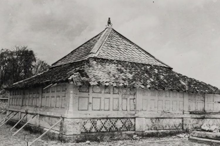 Foto Makam Sunan Drajat di Patjiran dekat Lamongan yang diambil antara tahun 1941 hingga 1953