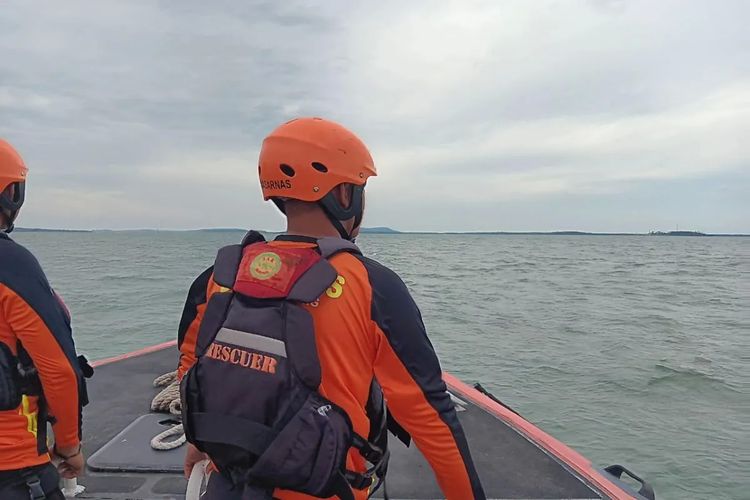 Kapal Nelayan Terbelah Usai Ditabrak Kargo di Bintan, Empat Orang Hilang