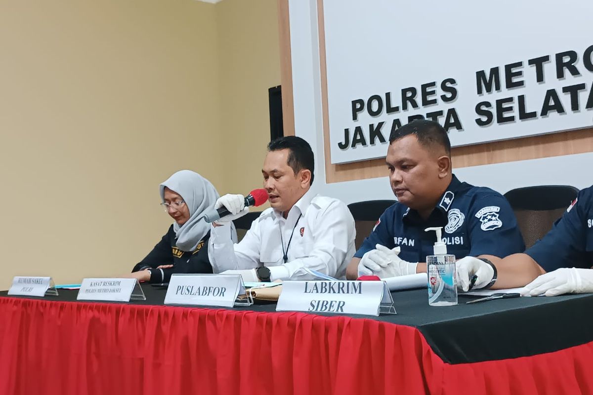 Kasat Reskrim Polres Metro Jakarta Selatan AKBP Bintoro saat jumpa pers di kantornya terkait kasus kematian Brigadir RAT, Senin (29/4/2024).
