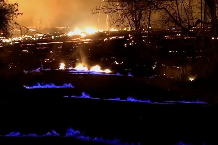Fenomena api biru di gunung Kilauea