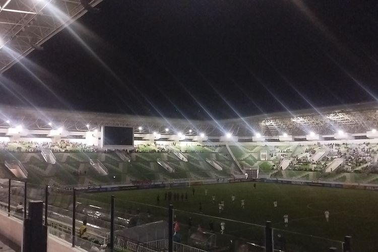 Tanggapi Insiden Lampu Padam di Stadion, Nova Arianto: Harapannya Ini yang Terakhir