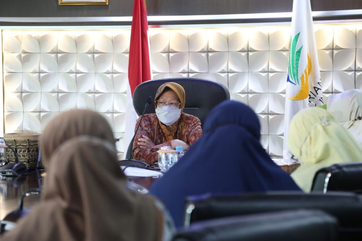 Mensos Tri Rismaharini saat menerima jajaran Pimpinan Pusat Nasyiatul Aisyiyah dalam audiensi di ruang kerja Mensos, Jakarta, Jumat (21/5/2021).
