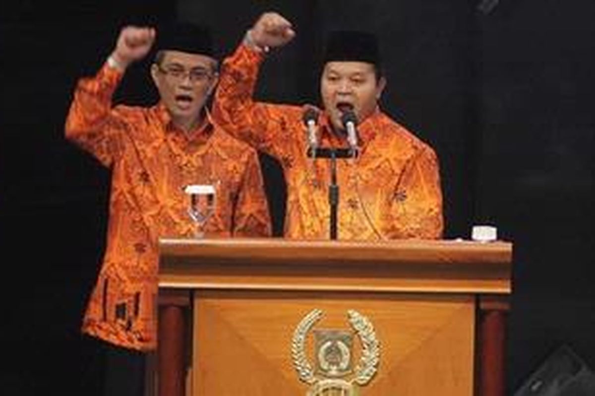 Pasangan calon gubernur dan wakil gubernur DKI Jakarta, Hidayat Nur Wahid-Didik J Rachbini memaparkan visi dan misinya di sidang paripurna DPRD DKI Jakarta, Minggu (24/6/2012).  