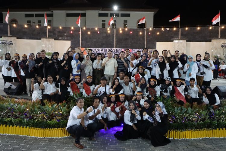 Pj Bupati PPU Makmur Marbun terlihat menghadiri Malam Pisah Sambut bersama para pelaku UMKM PPU di Taman Alun-alun Penyembolum, PPU, Kalimantan Timur, Minggu (16/9/2024).