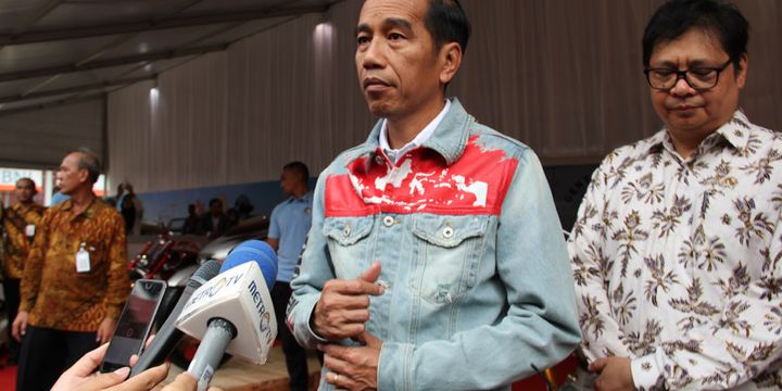 Presiden RI Joko Widodo di IIMS 2018, didampingi Menteri Perindustrian Airlangga Hartarto.