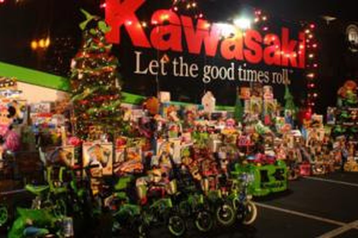 Sumbangan ribuan mainan diberikan dalam menyambut Natal 2014.