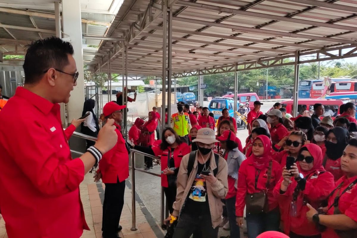 Kamis (19/10/2023), sebanyak 1.000 kader PDI-Perjuangan DPC Depok siap berangkat kawal pasangan Ganjar-Mahfud mendaftar ke KPU RI di Jakarta sebagai calon presiden-wakil presiden di Pemilu 2024.