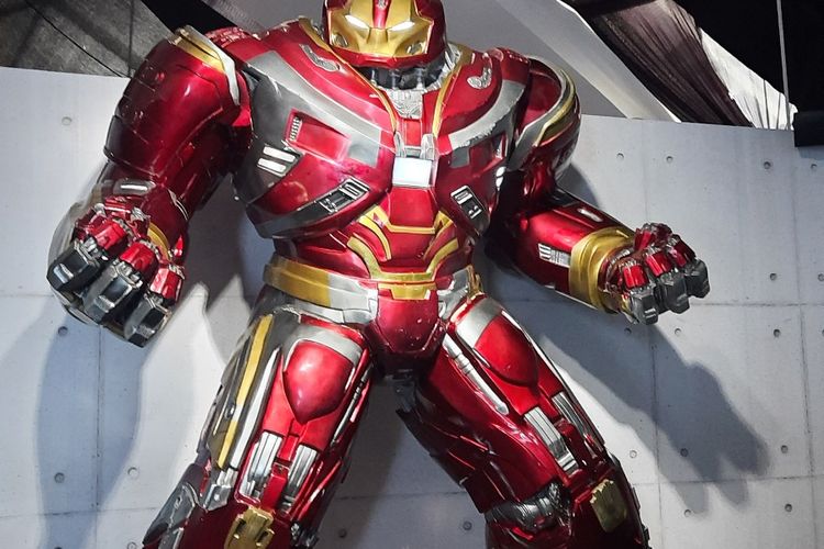 Replika armor Hulk Buster yang pernah digunakan oleh Bruce Banner saat menghadapi Thanos dalam Avengers: Infinity War.