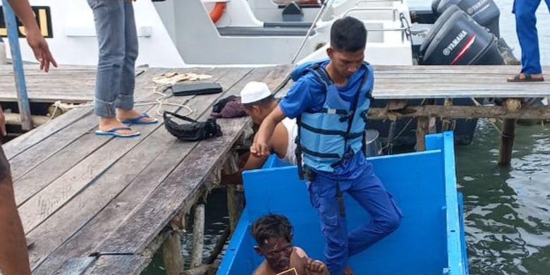 Salah satu korban ledakan KM Sabang di perairan Belitung, Sabtu (20/11/2021) dini hari.