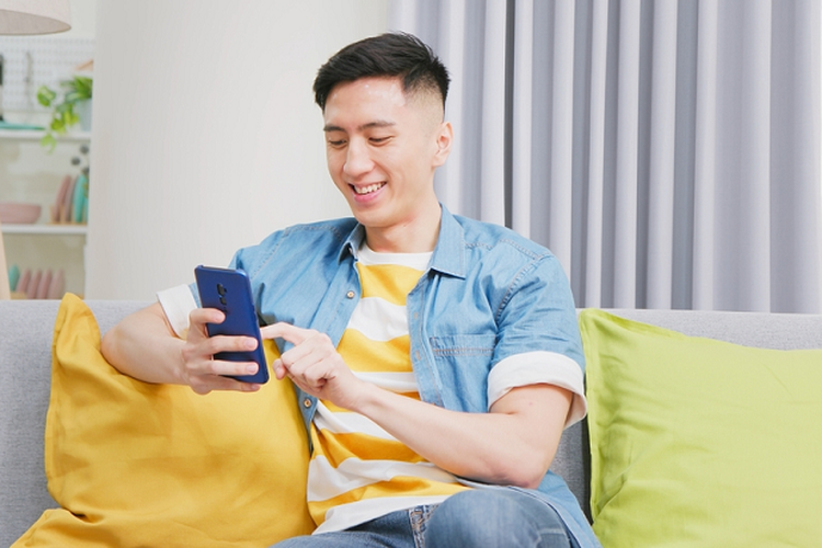 Ilustrasi menggunakan layanan Kredit Multiguna Adira Finance 