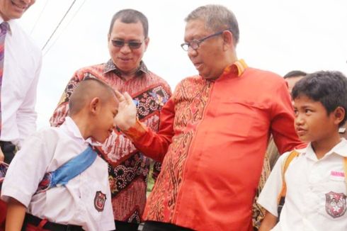 Gubernur Kalbar Akan Berhentikan 2 Kepala SMK di Pontianak yang Pungut Biaya Seragam