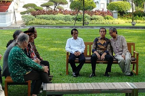 Berbincang di Halaman Istana, Apa Saja yang Dibahas Jokowi dan Para Budayawan?