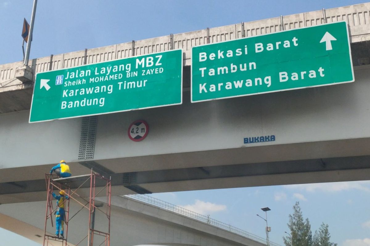 Penggantian nama Jalan Tol Layang Jakarta-Cikampek II (Elevated) menjadi Tol Layang Sheikh Mohammed Bin Zayed.